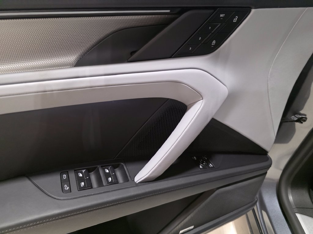 New 2026 Porsche Cayenne Electric AWD/4WD image 28