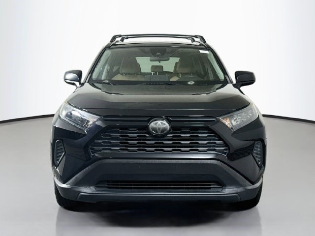 Used 2019 Toyota RAV4 LE FWD image 2