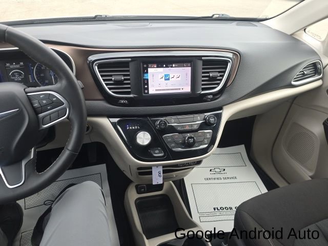 Used 2023 Chrysler Voyager LX image 10