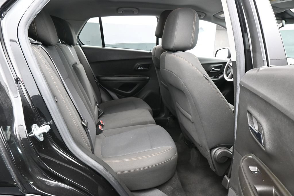 Used 2022 Chevrolet Trax LS AWD/4WD image 32
