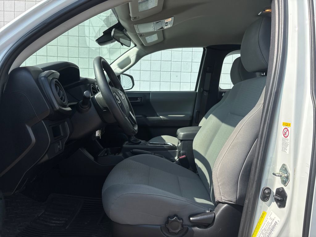 Used 2018 Toyota Tacoma SR RWD image 4