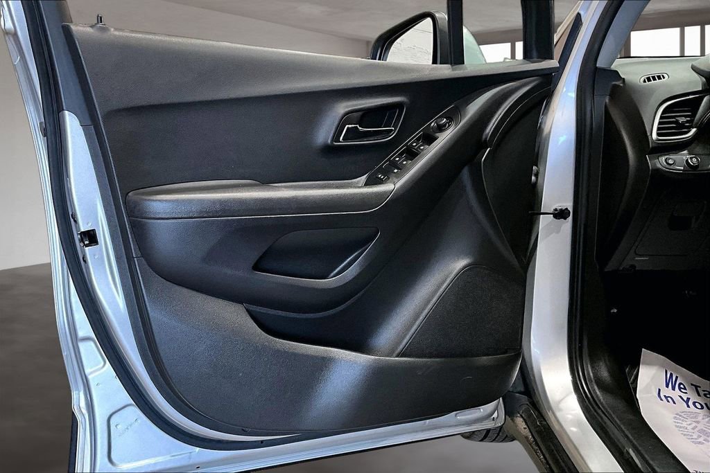 Used 2018 Chevrolet Trax LS FWD image 20
