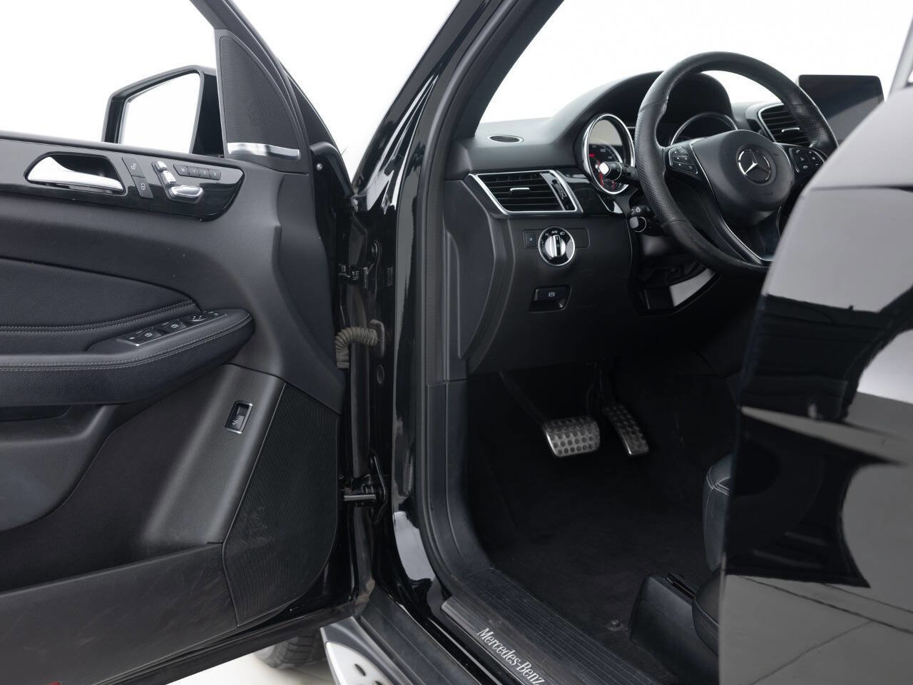 Used 2019 Mercedes-Benz GLE 400 4MATIC image 24