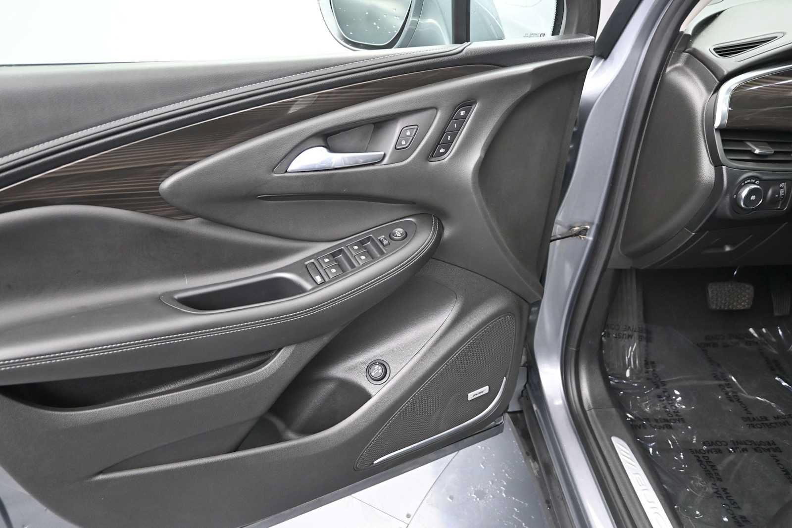 Used 2019 Buick Envision Premium w/ LPO, Road Trip Package AWD/4WD image 10