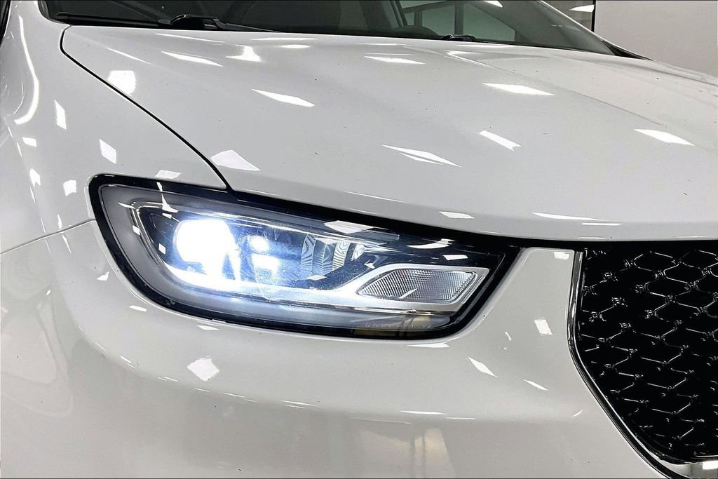 Used 2024 Chrysler Pacifica Select image 31