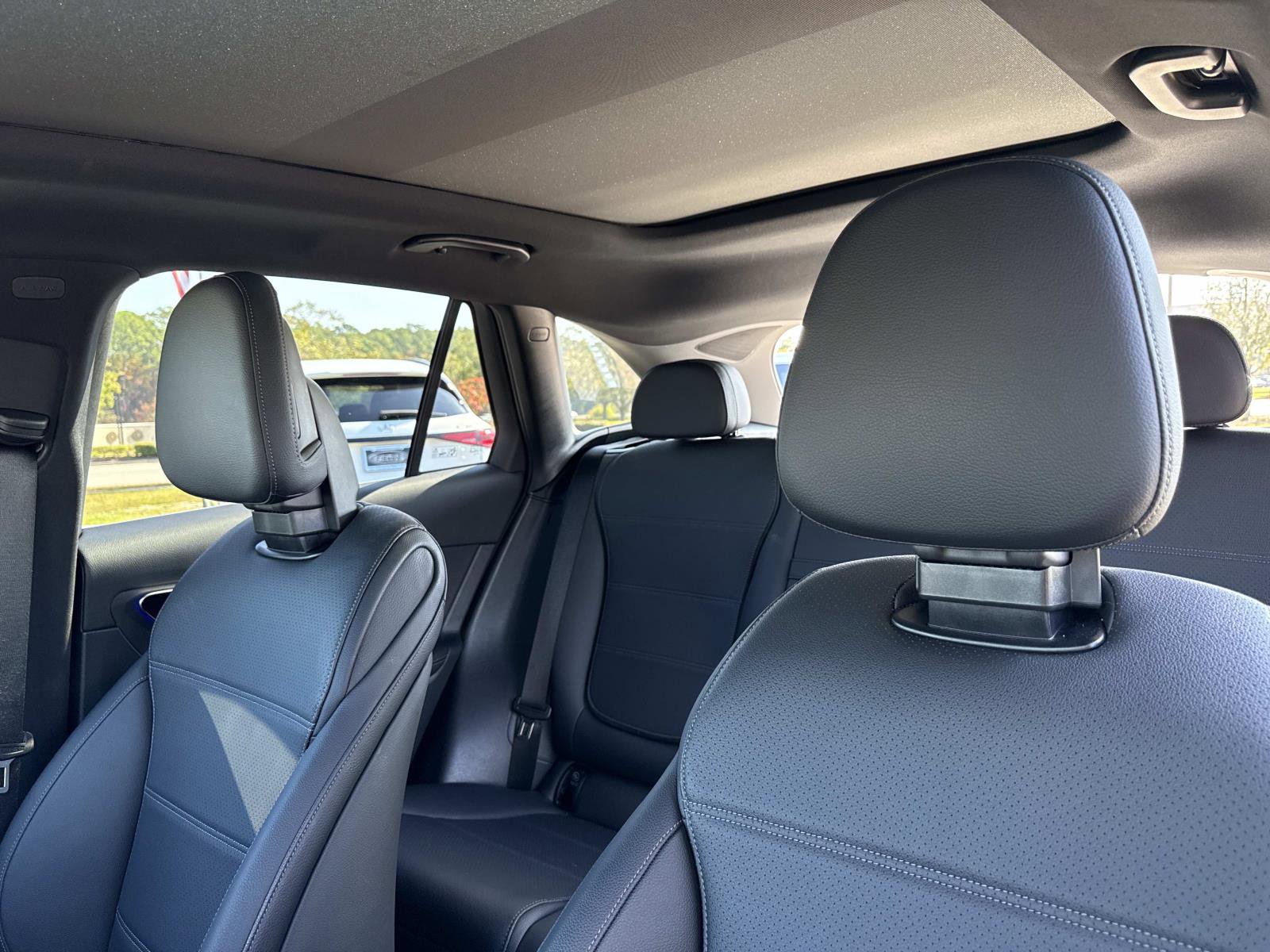 Used 2025 Mercedes-Benz GLC 300 image 23