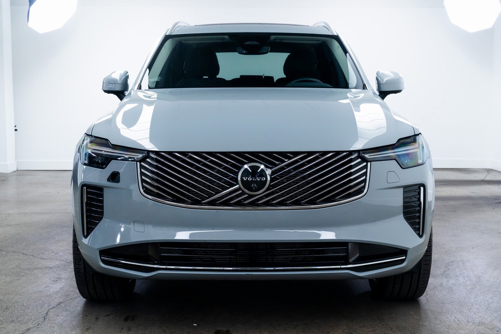 Used 2025 Volvo XC90 B6 Plus image 2