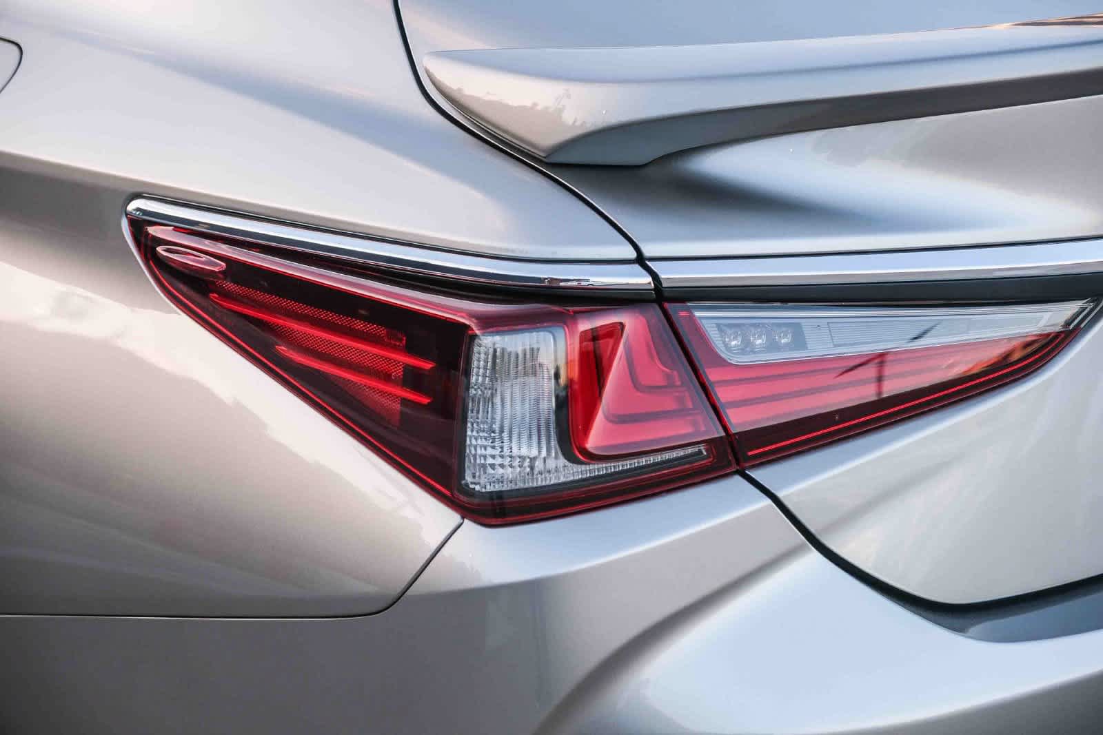 Used 2020 Lexus ES 300h w/ Premium Package FWD image 7