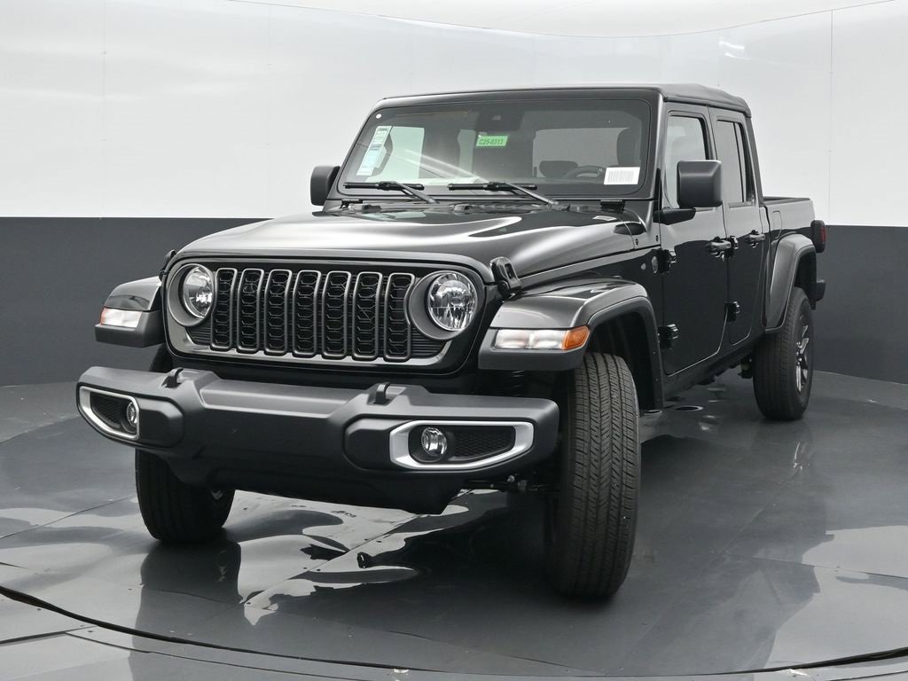 New 2025 Jeep Gladiator Sport image 3