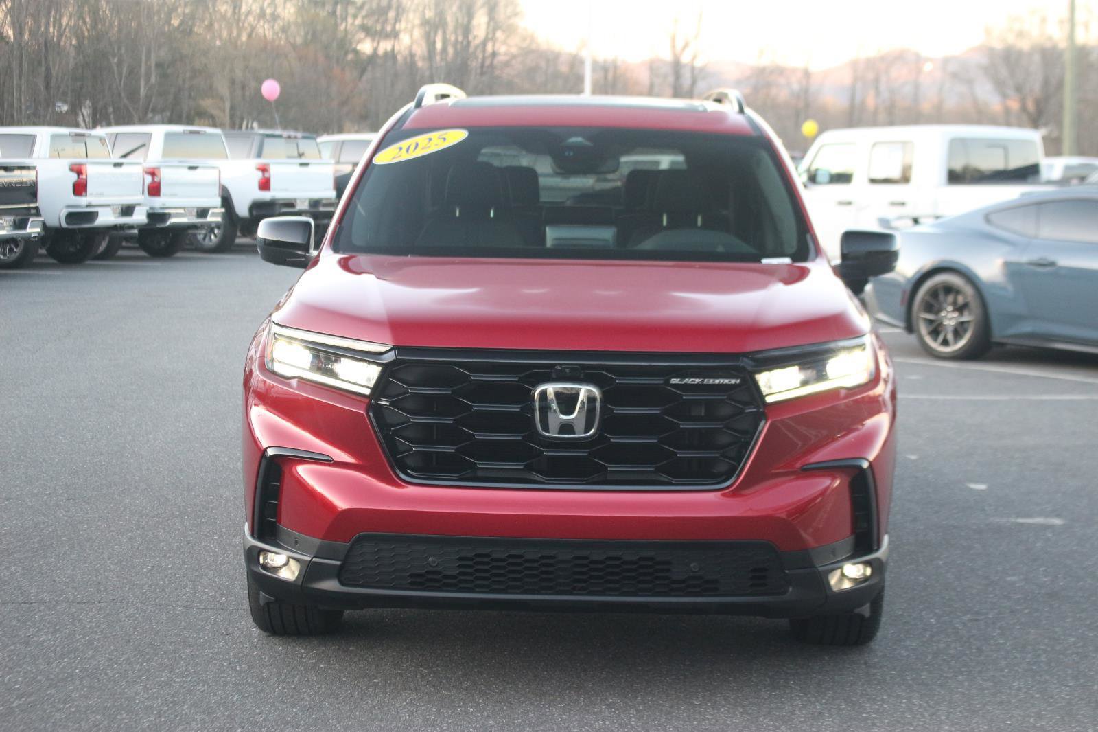 Used 2025 Honda Pilot Black Edition image 2