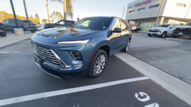 Used 2025 Buick Enclave Preferred image 4