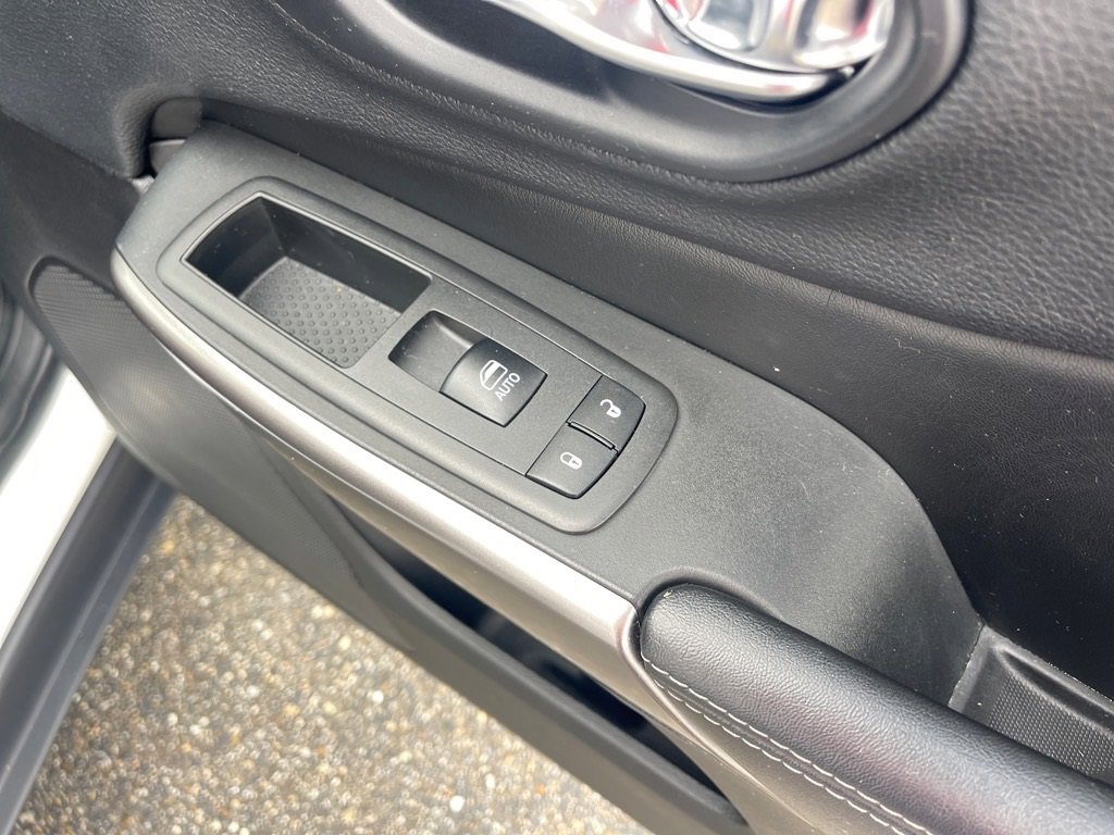 Used 2019 Jeep Cherokee Limited w/ Luxury Group image 20