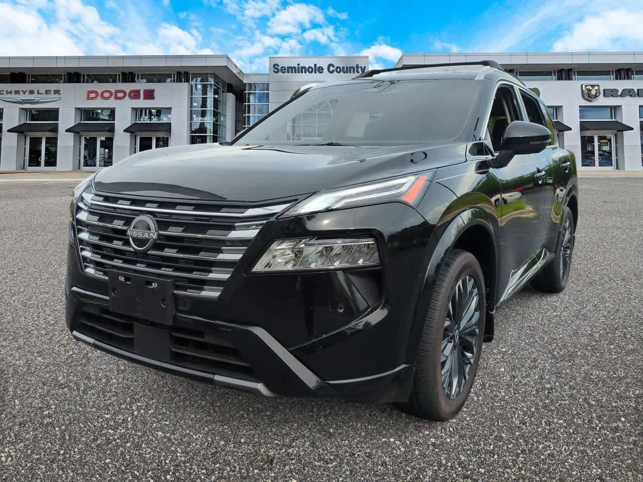 Used 2025 Nissan Rogue Platinum FWD image 4