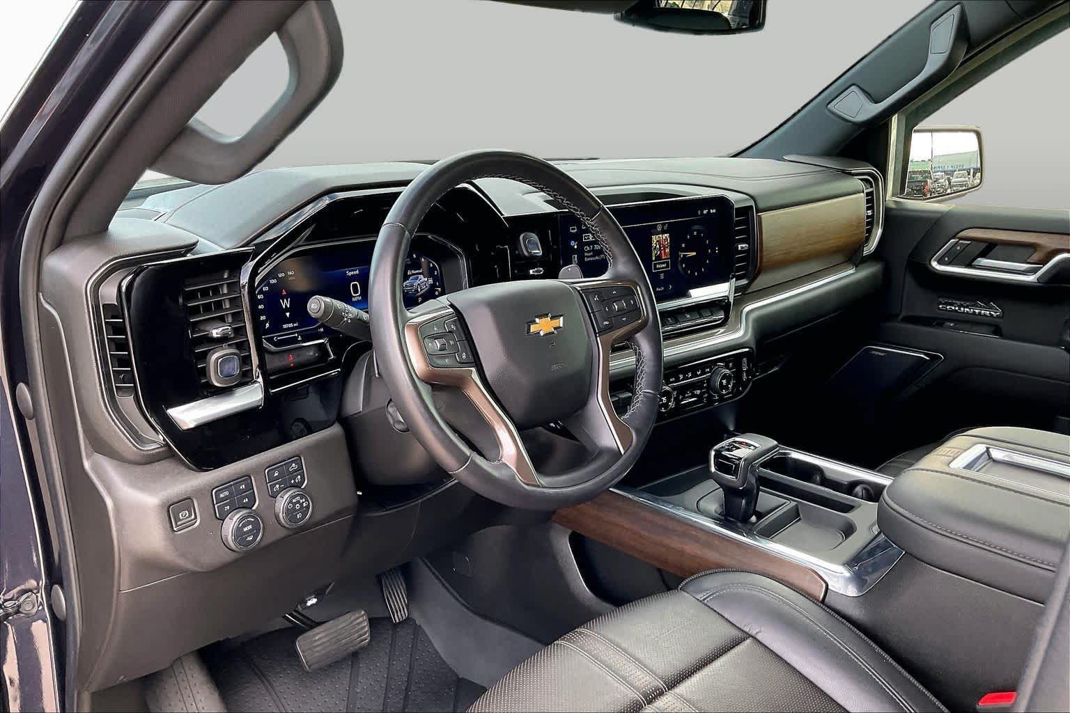 Used 2022 Chevrolet Silverado 1500 High Country w/ High Country Premium Package AWD/4WD image 18