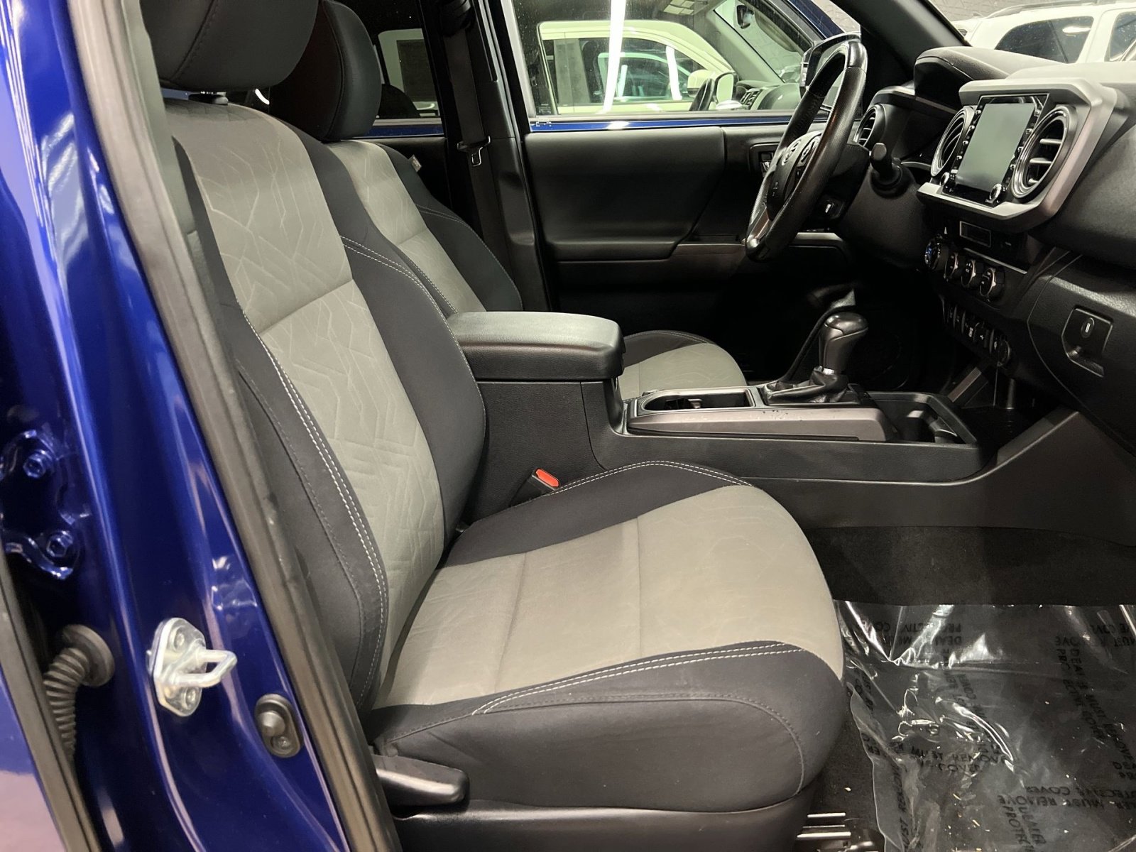 Used 2022 Toyota Tacoma TRD Sport w/ Technology Package AWD/4WD image 22