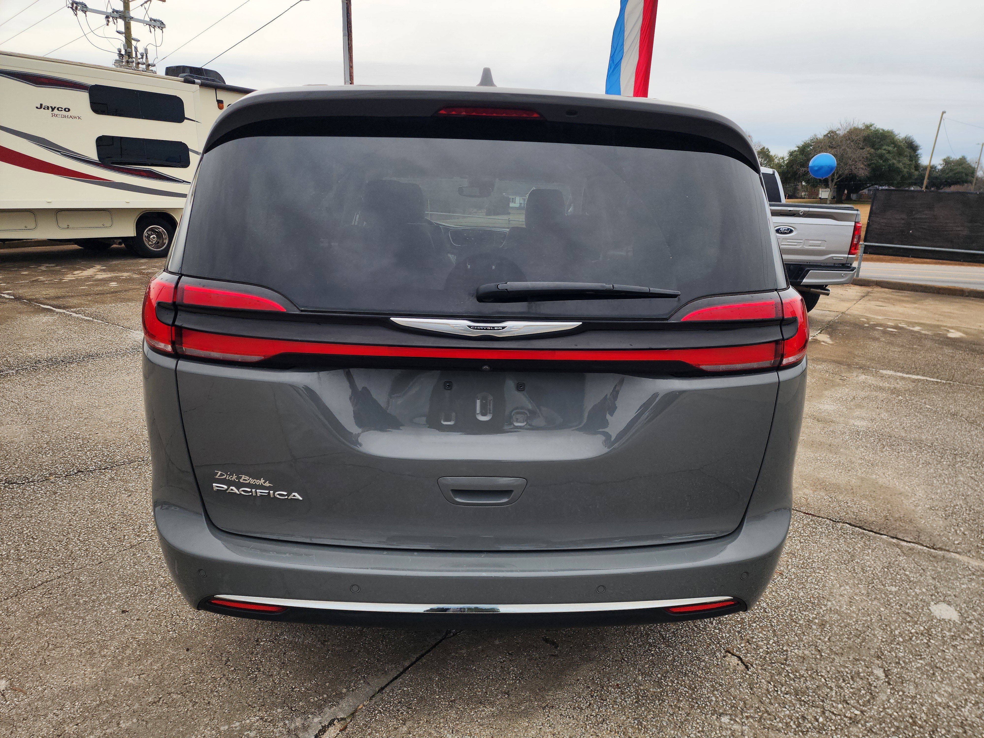 Used 2022 Chrysler Pacifica Touring-L image 5