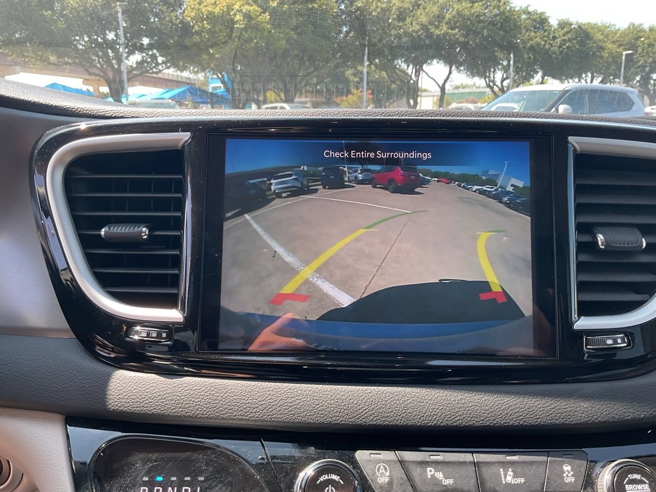 Used 2024 Chrysler Pacifica Touring-L FWD image 24