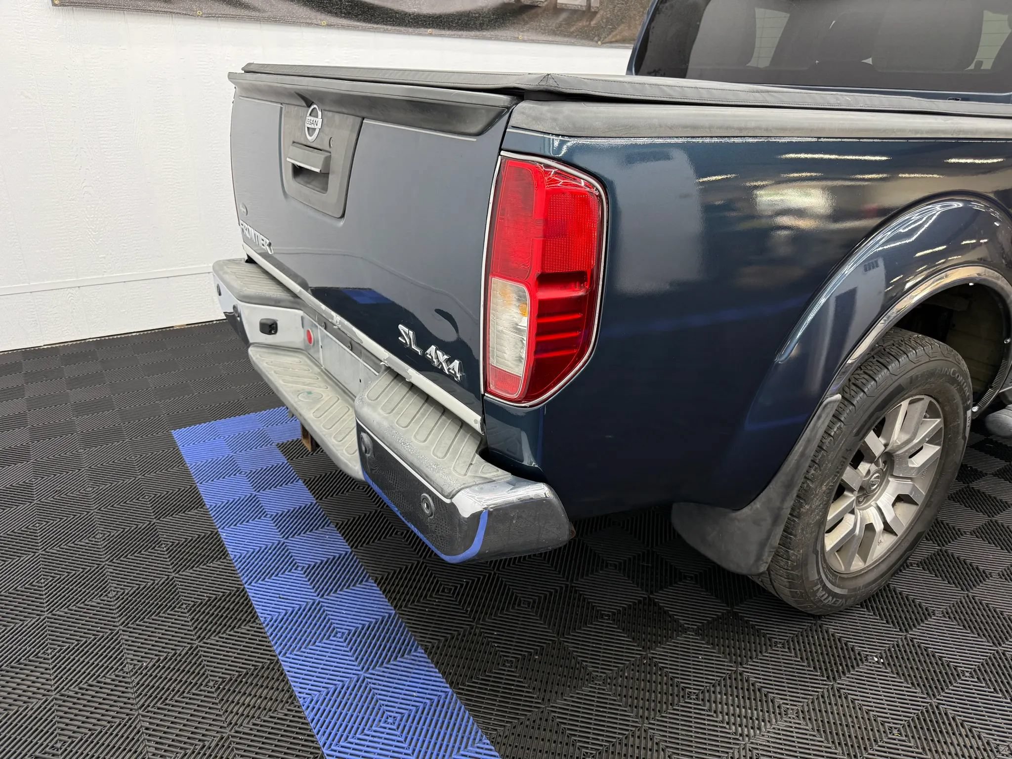 Used 2013 Nissan Frontier SL w/ Moonroof Pkg AWD/4WD image 3