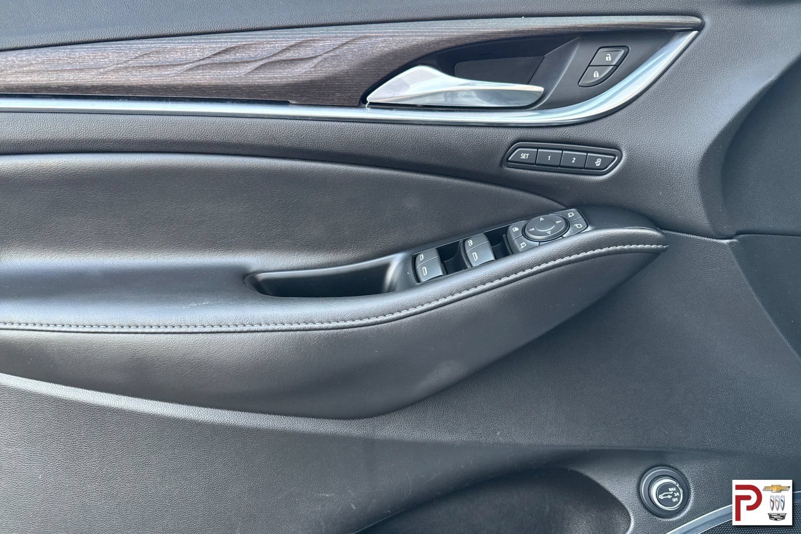 Certified 2023 Buick Enclave Avenir w/ Avenir Technology Package AWD/4WD image 12
