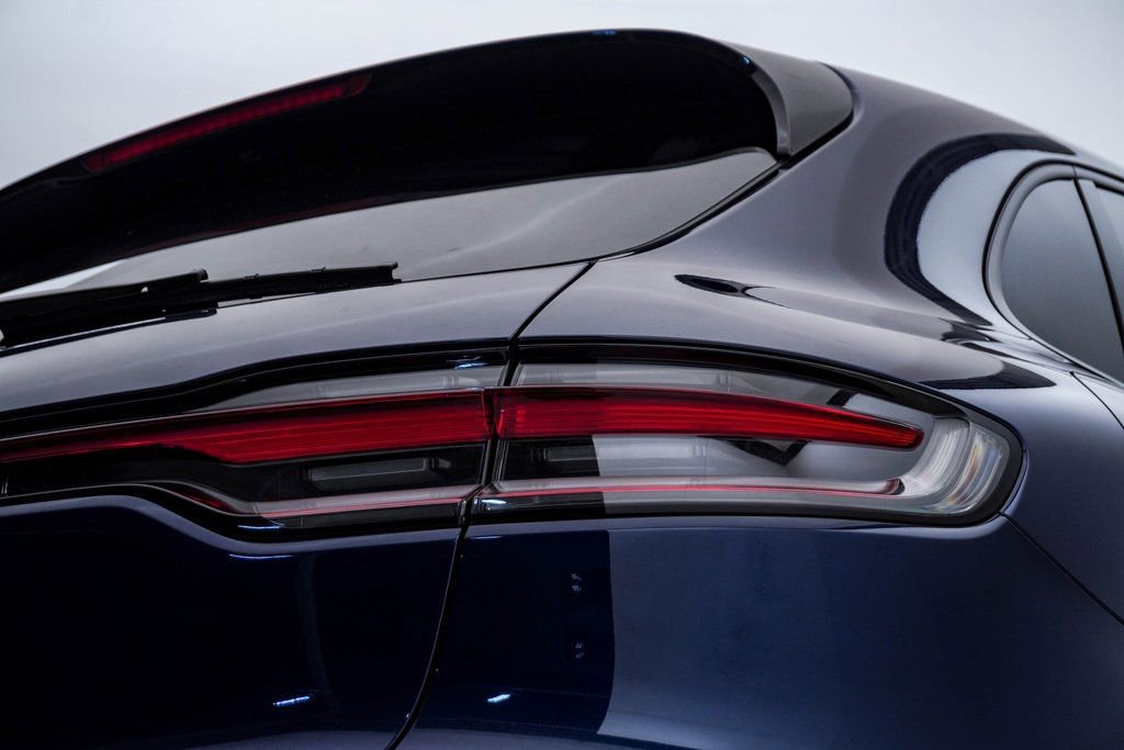 Certified 2023 Porsche Macan image 13