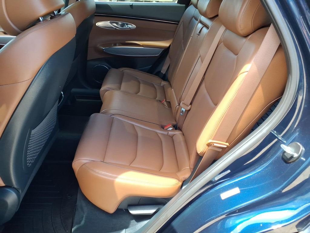 Used 2022 Genesis GV70 2.5T w/ Advanced Package image 13