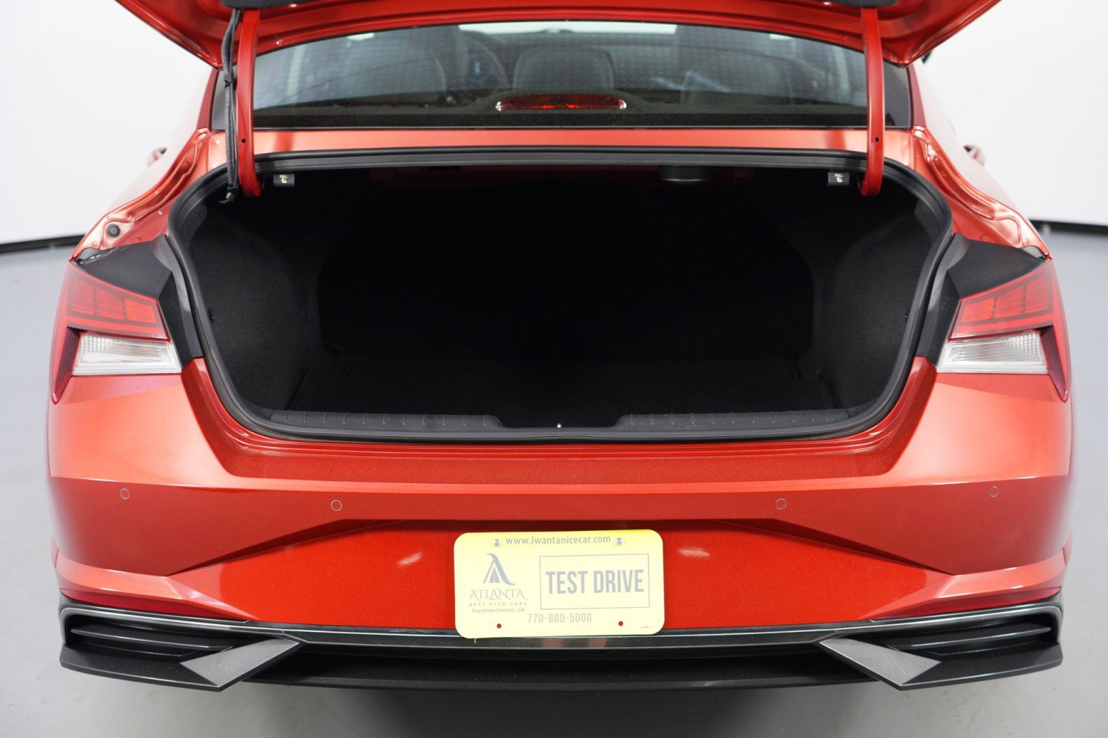 Used 2021 Hyundai Elantra Limited w/ Cargo Package image 9