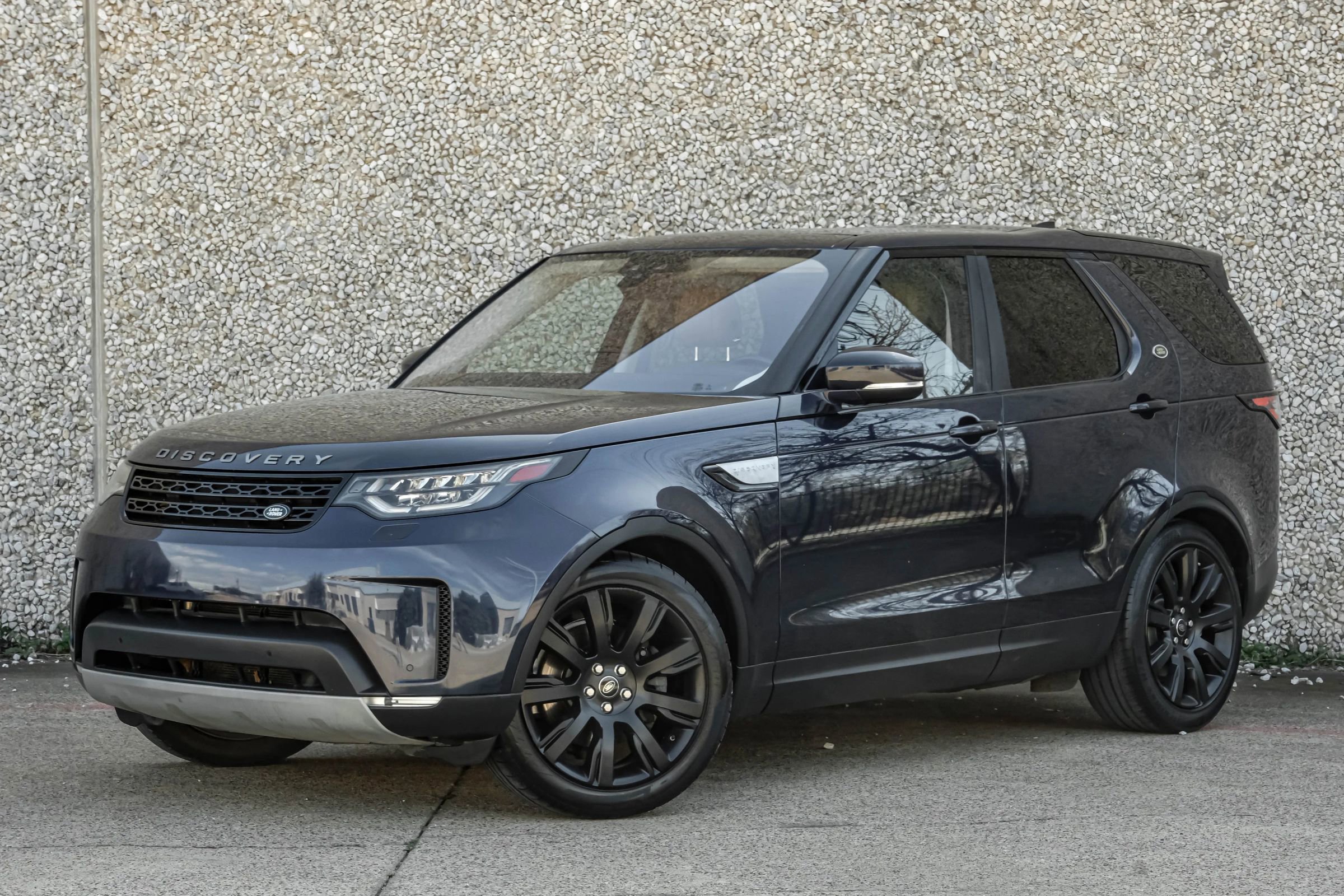 Used 2017 Land Rover Discovery HSE AWD/4WD image 6