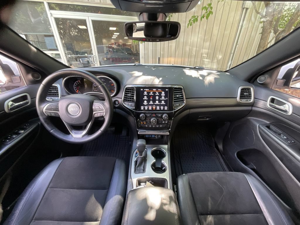 Used 2019 Jeep Grand Cherokee Laredo w/ Laredo X Package AWD/4WD image 19