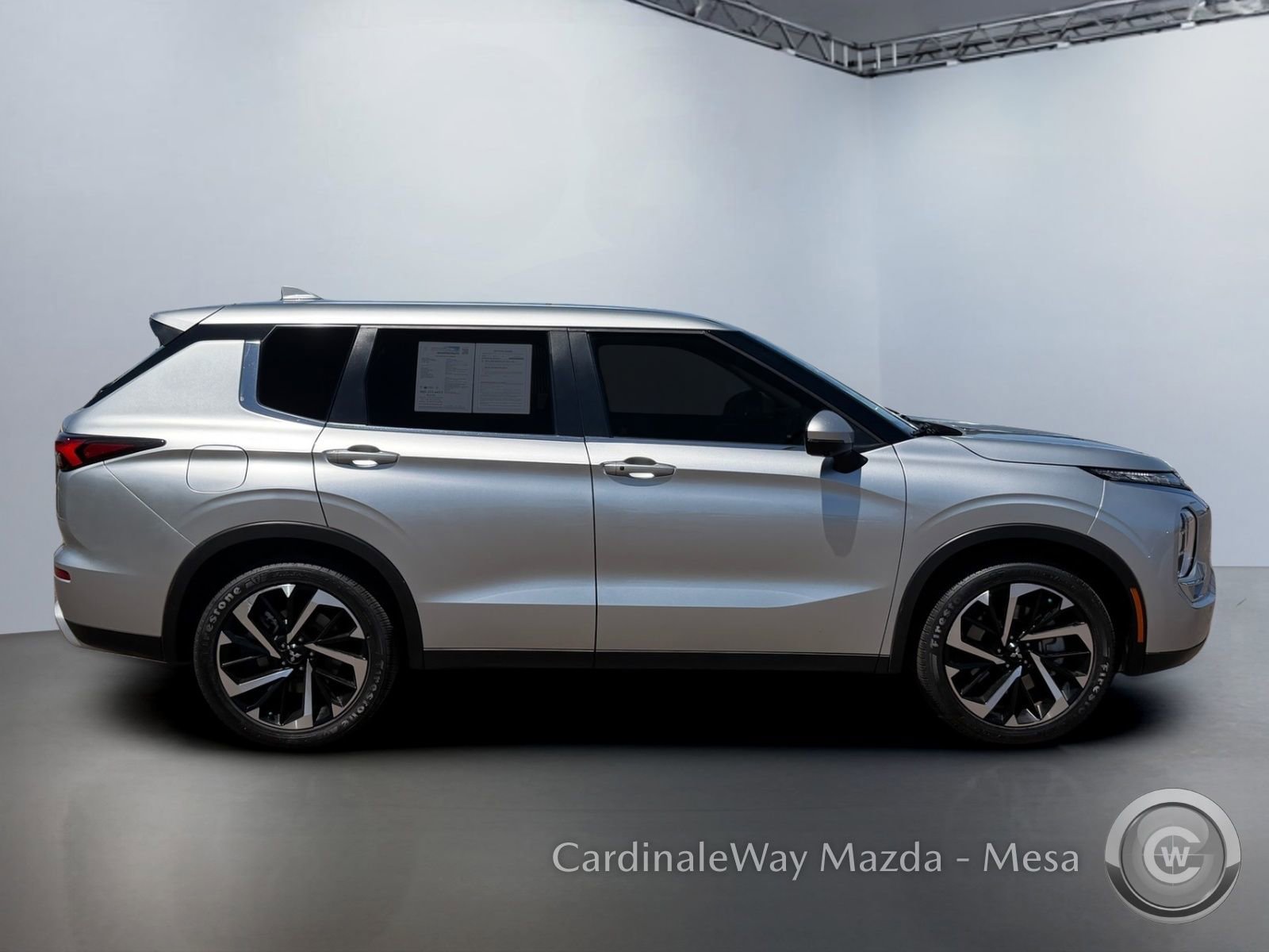 Used 2024 Mitsubishi Outlander SE image 3