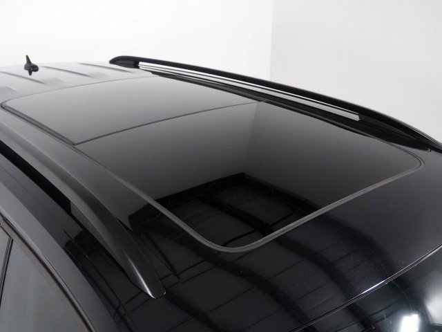 Used 2021 Volkswagen Atlas SE w/ Technology Package w/ Panoramic Sunroof Package image 3