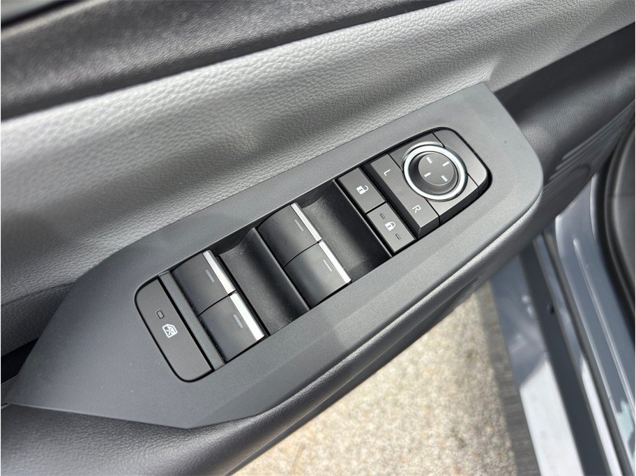 Used 2024 Toyota Prius XLE FWD image 22