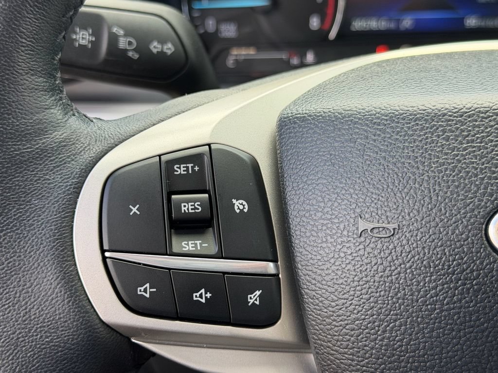 Used 2024 Ford Explorer XLT w/ Equipment Group 202A AWD/4WD image 27