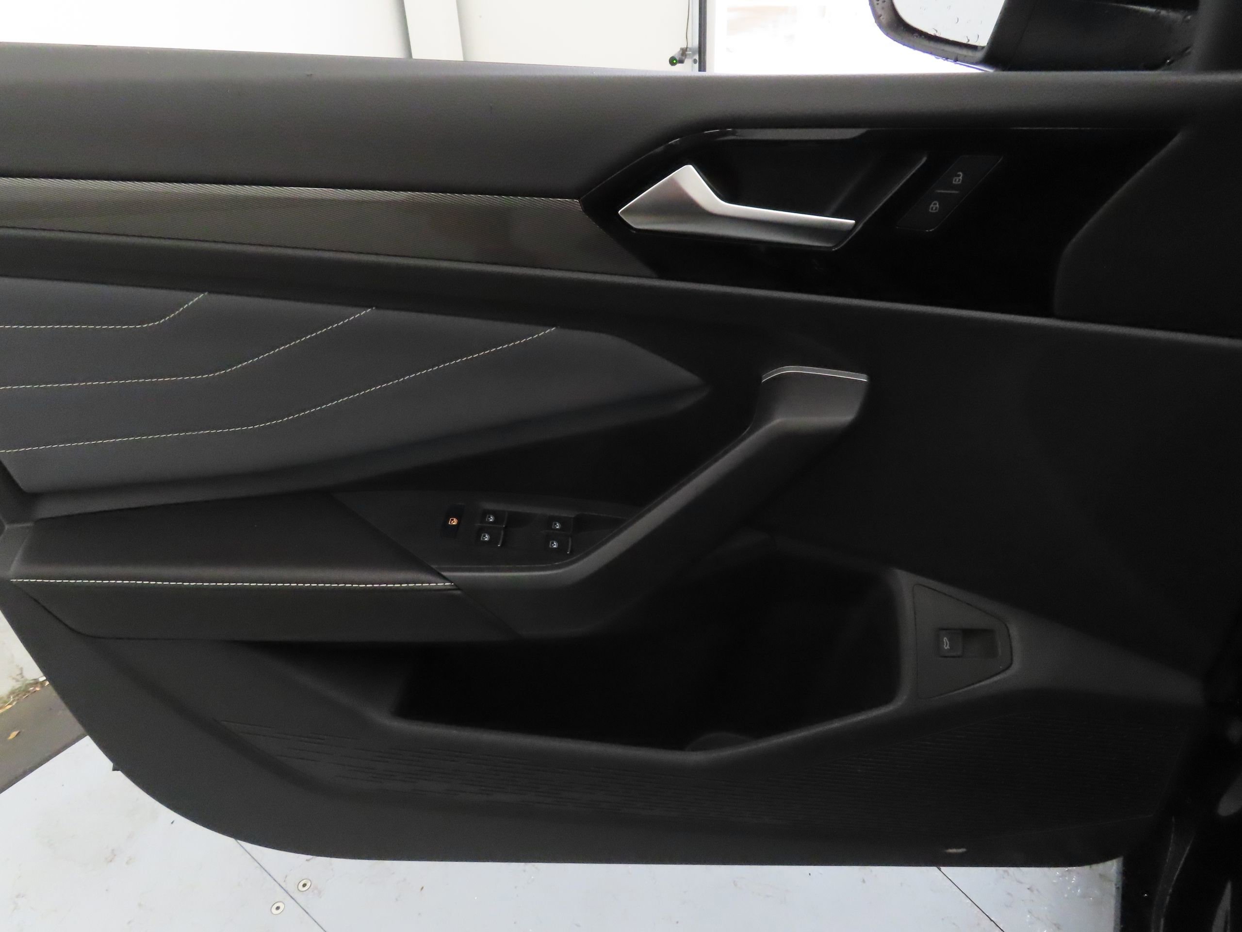 New 2025 Volkswagen Jetta SEL FWD image 6