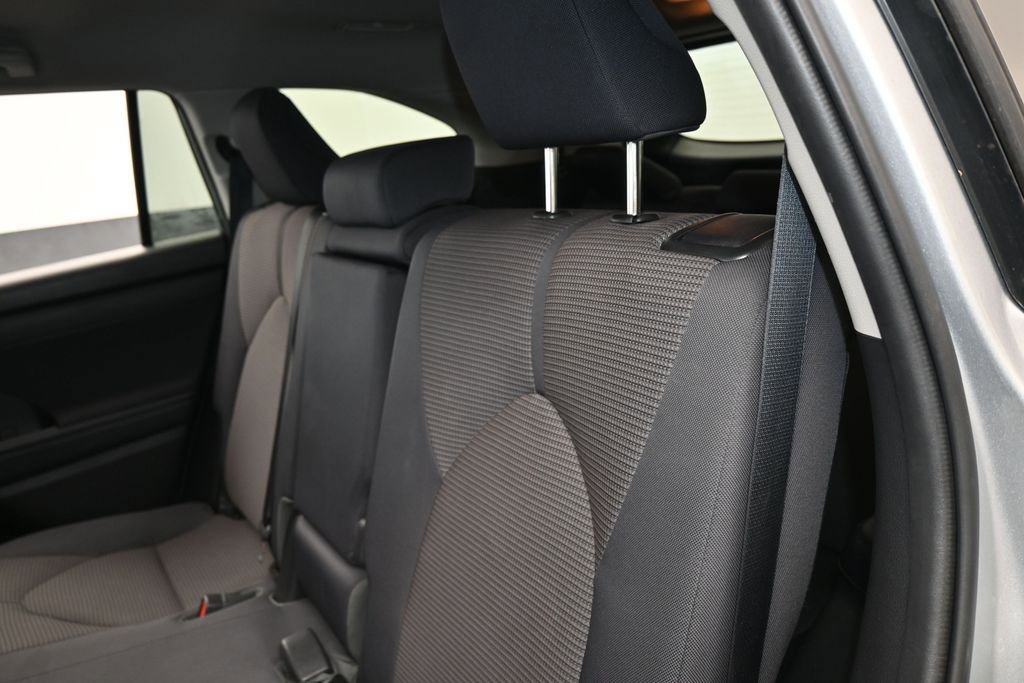 Used 2022 Toyota Highlander L AWD/4WD image 28