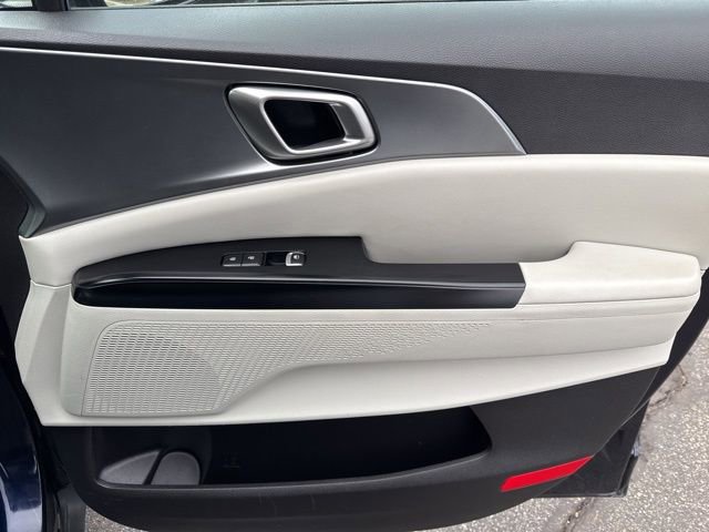 Used 2024 Kia Carnival LX image 44