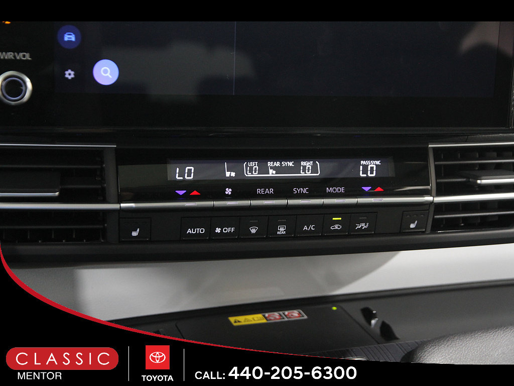 Used 2026 Toyota Sienna XLE FWD image 14