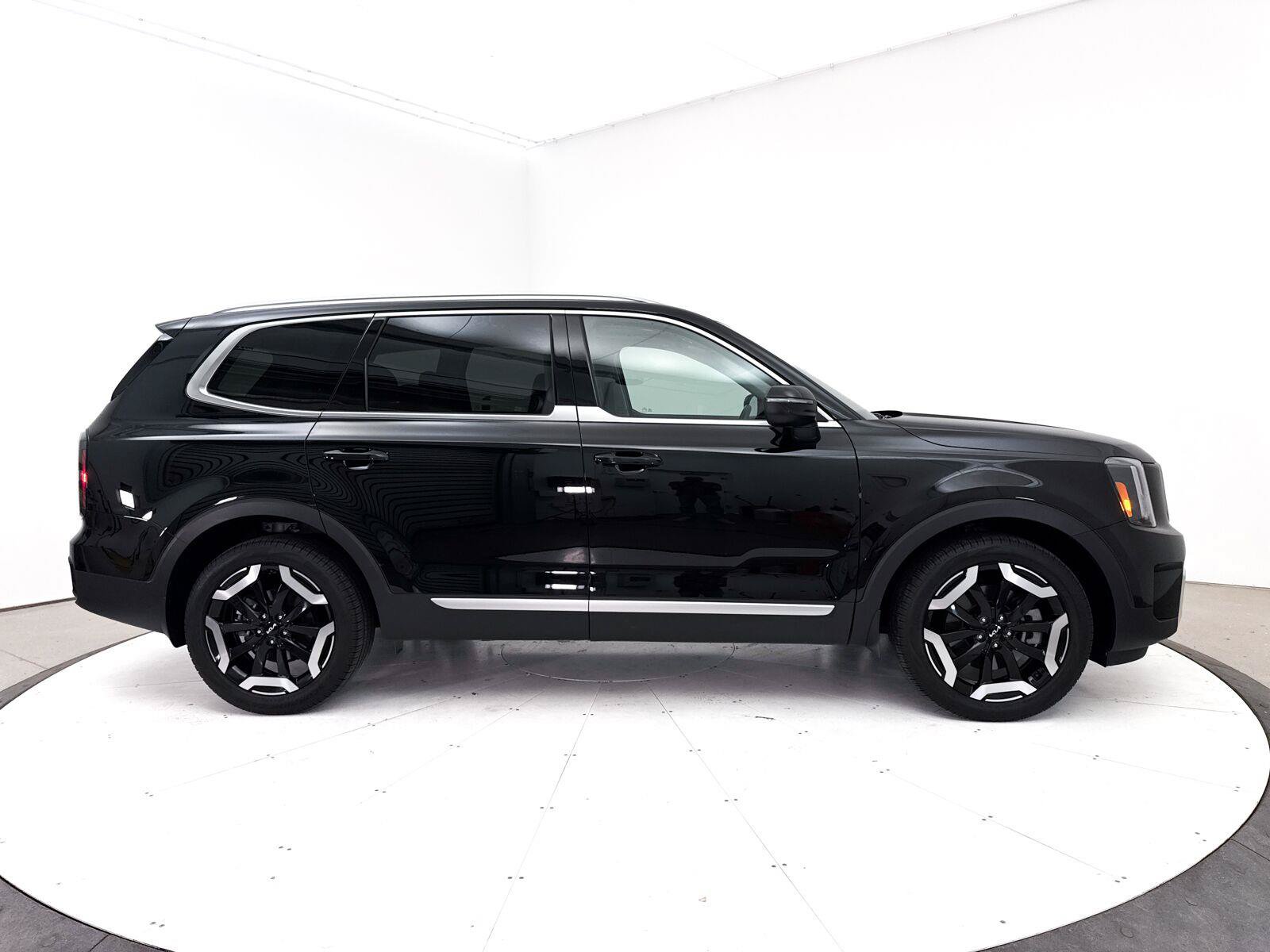 Used 2024 Kia Telluride EX FWD image 43