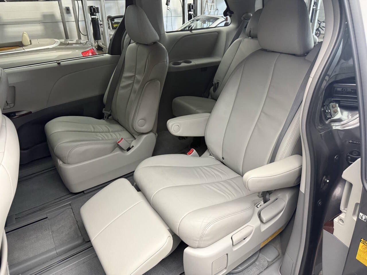 Used 2014 Toyota Sienna XLE AWD/4WD image 27