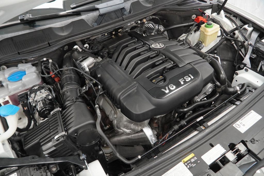 Used 2016 Volkswagen Touareg VR6 image 52