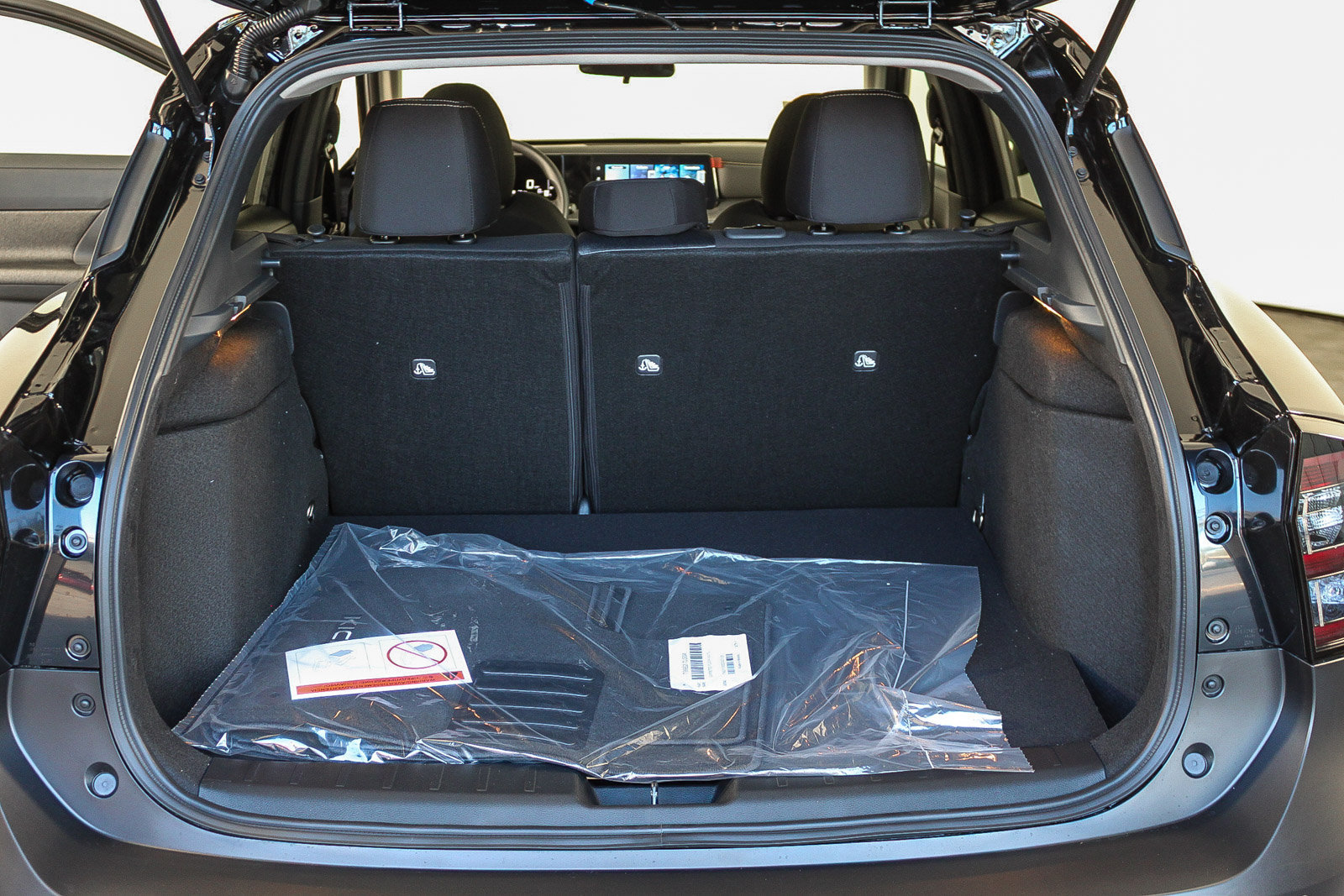 New 2026 Nissan Kicks SV w/ SV Premium Package AWD/4WD image 13