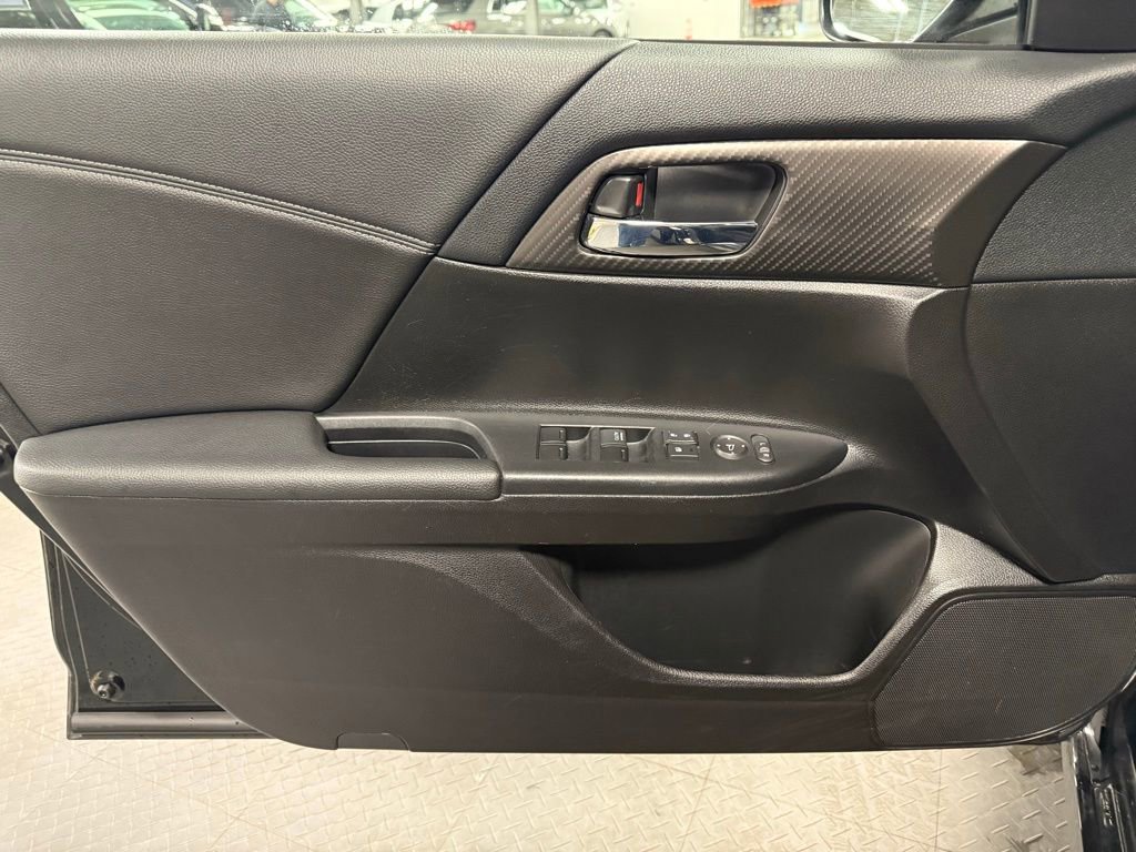 Used 2017 Honda Accord Sport image 8