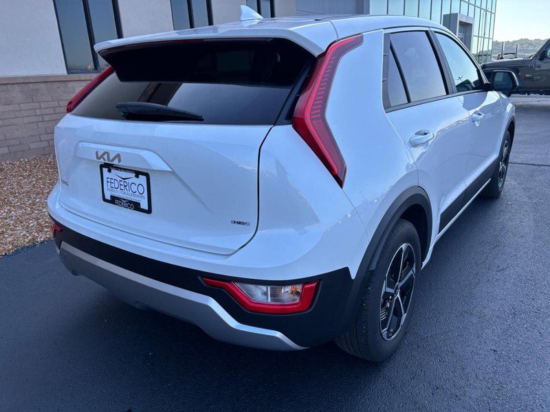 Used 2025 Kia Niro LX FWD image 3