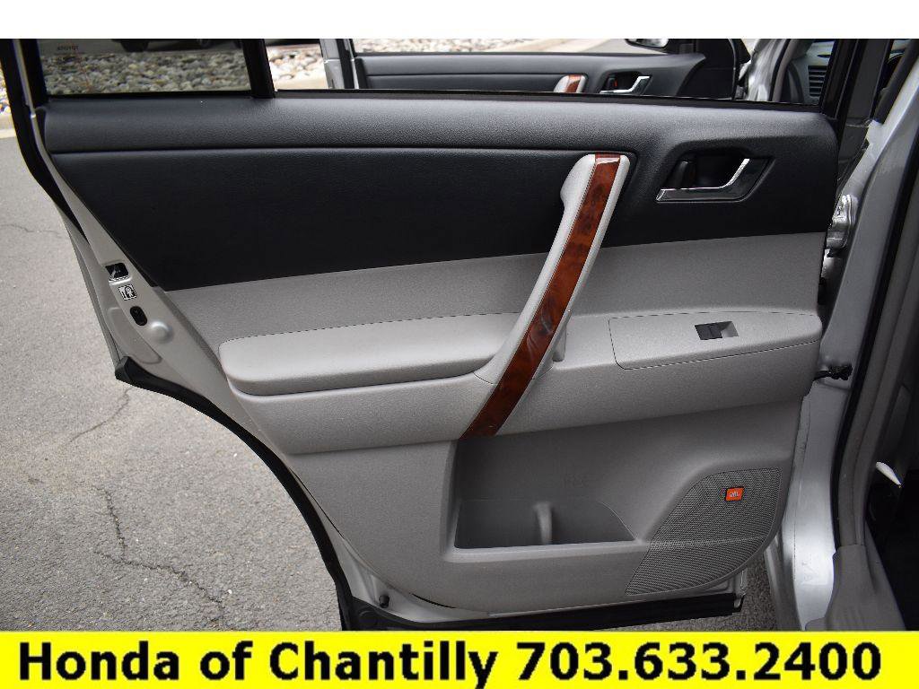 Used 2013 Toyota Highlander Limited image 27