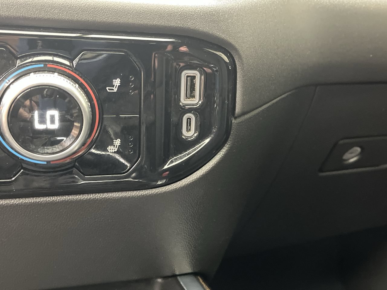 Certified 2024 GMC Sierra 1500 Elevation w/ Elevation Premium Package AWD/4WD image 27