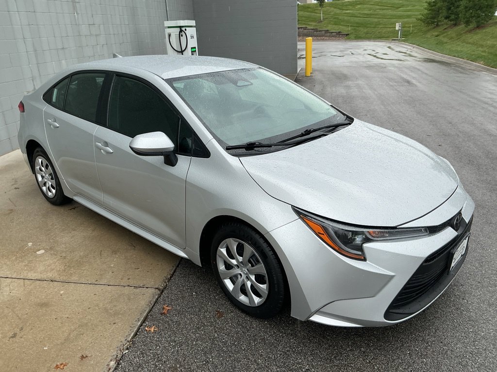 Used 2025 Toyota Corolla LE FWD image 13