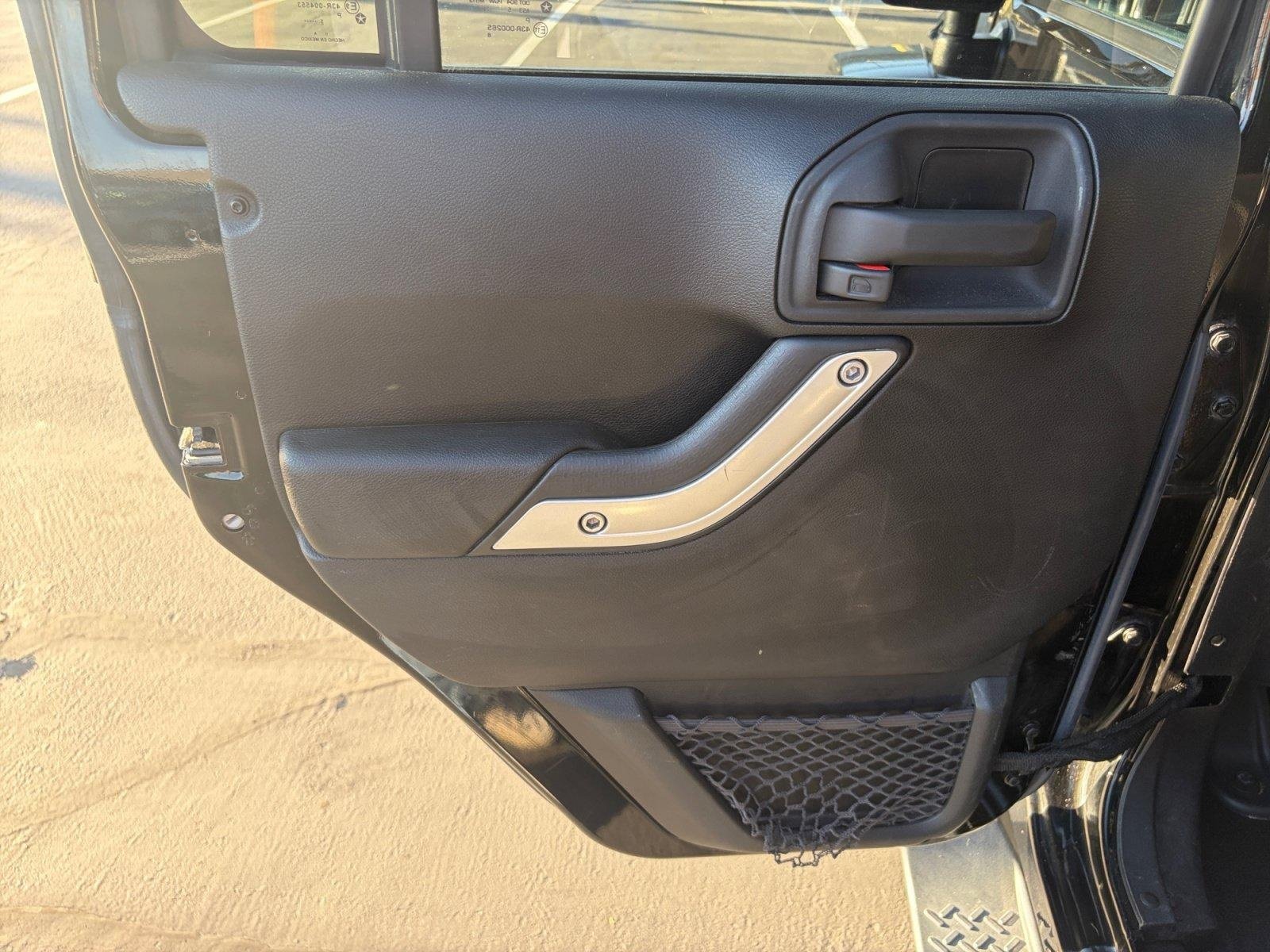 Used 2016 Jeep Wrangler Unlimited Sahara w/ Connectivity Group AWD/4WD image 19