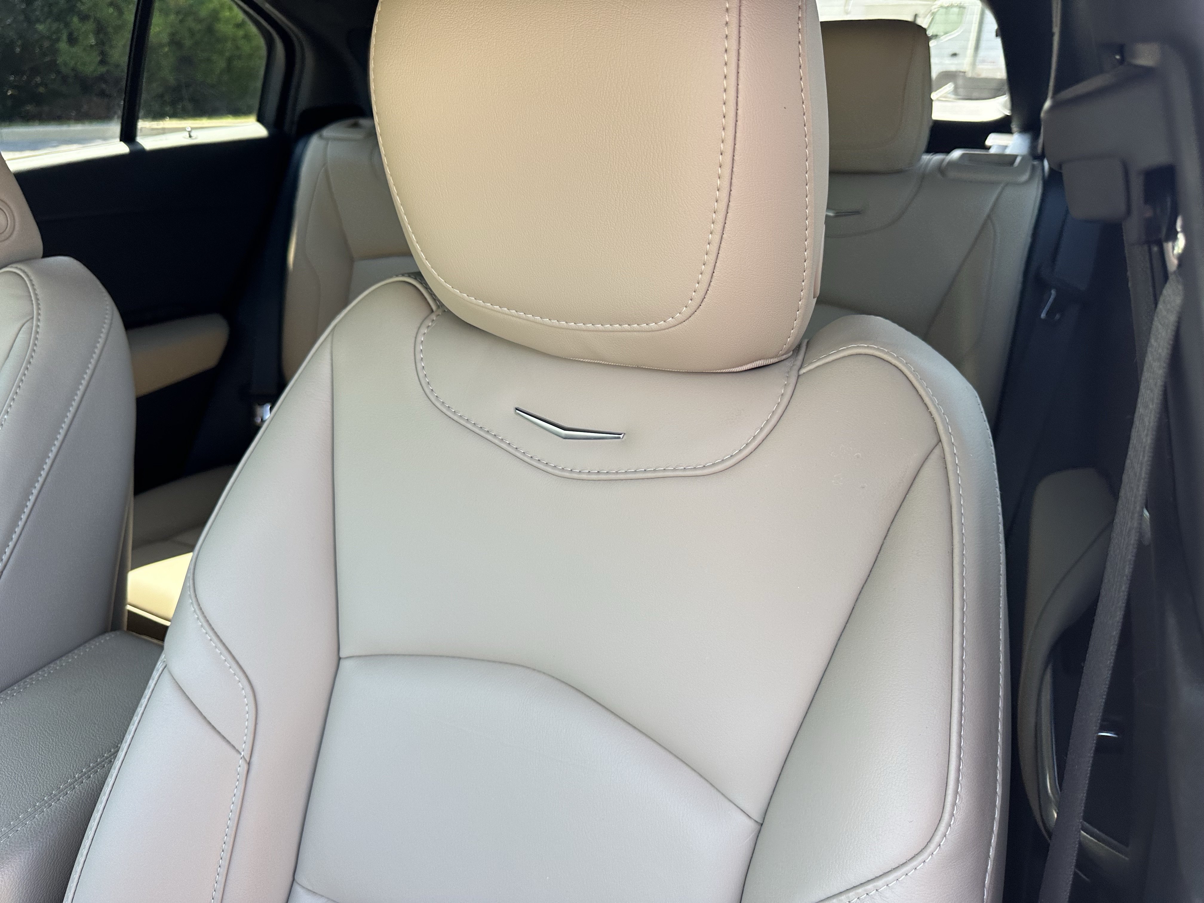 Used 2025 Cadillac XT4 Premium Luxury w/ Cold Weather Package FWD image 23