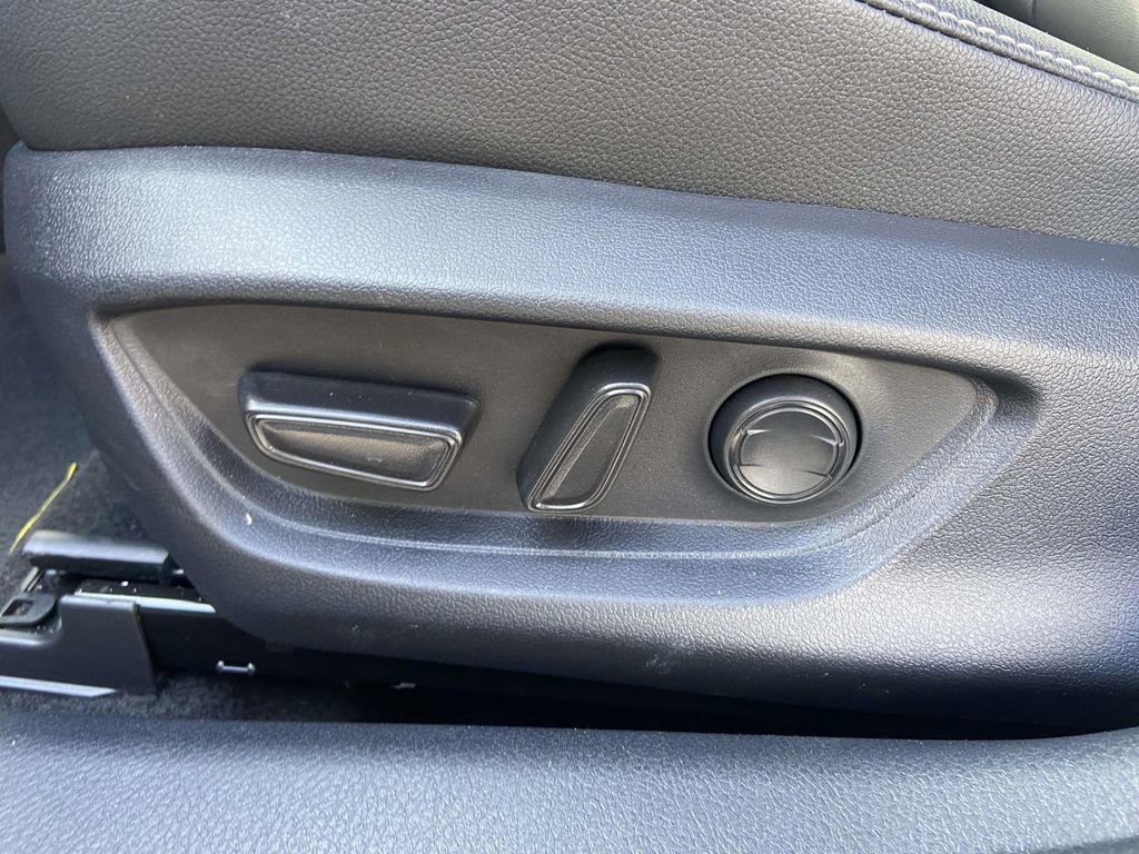 Used 2025 Toyota Camry SE w/ Convenience Package FWD image 16