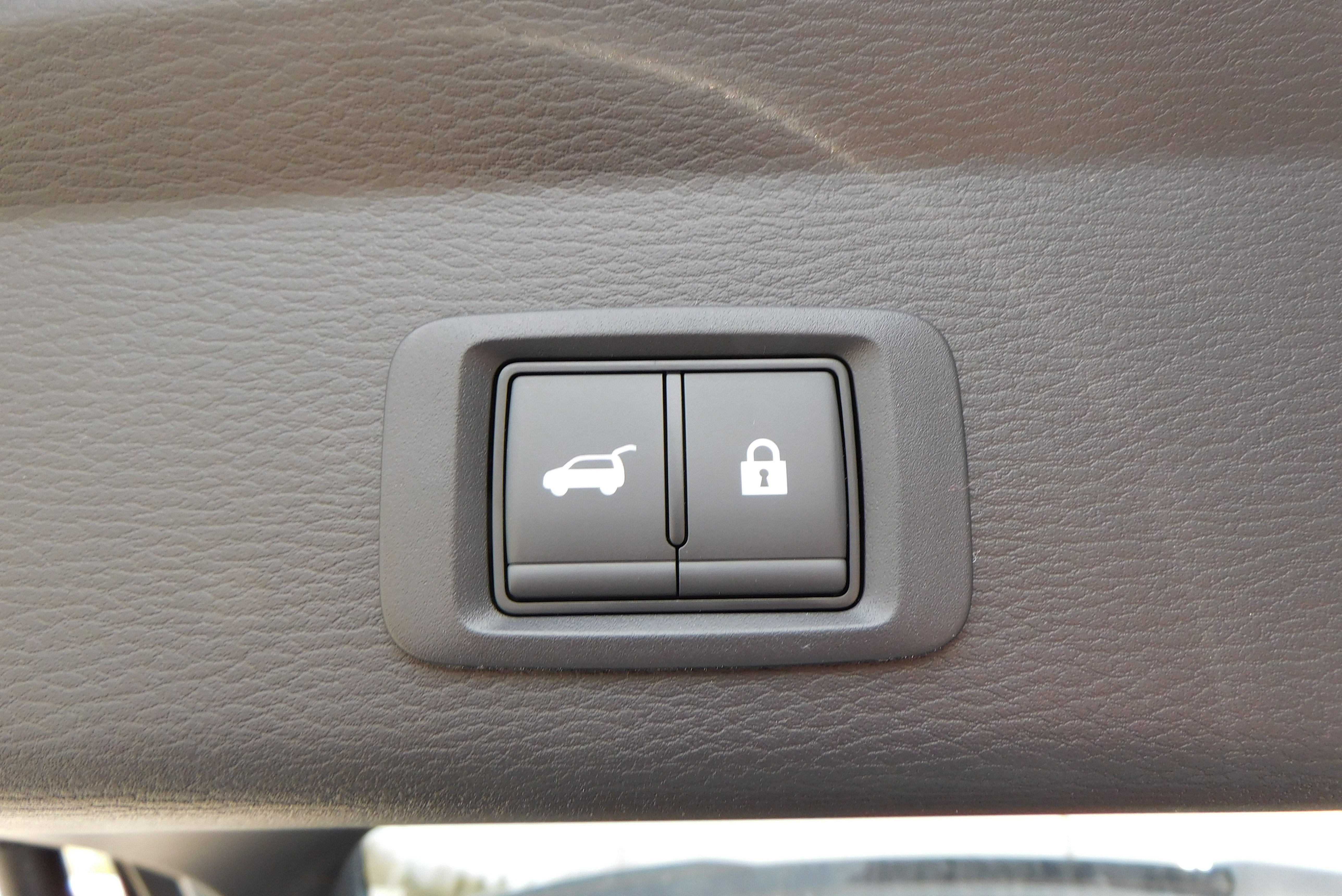 Used 2025 Mitsubishi Outlander SEL image 48