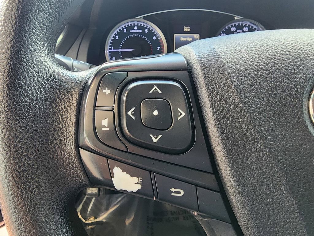 Used 2016 Toyota Camry LE FWD image 19